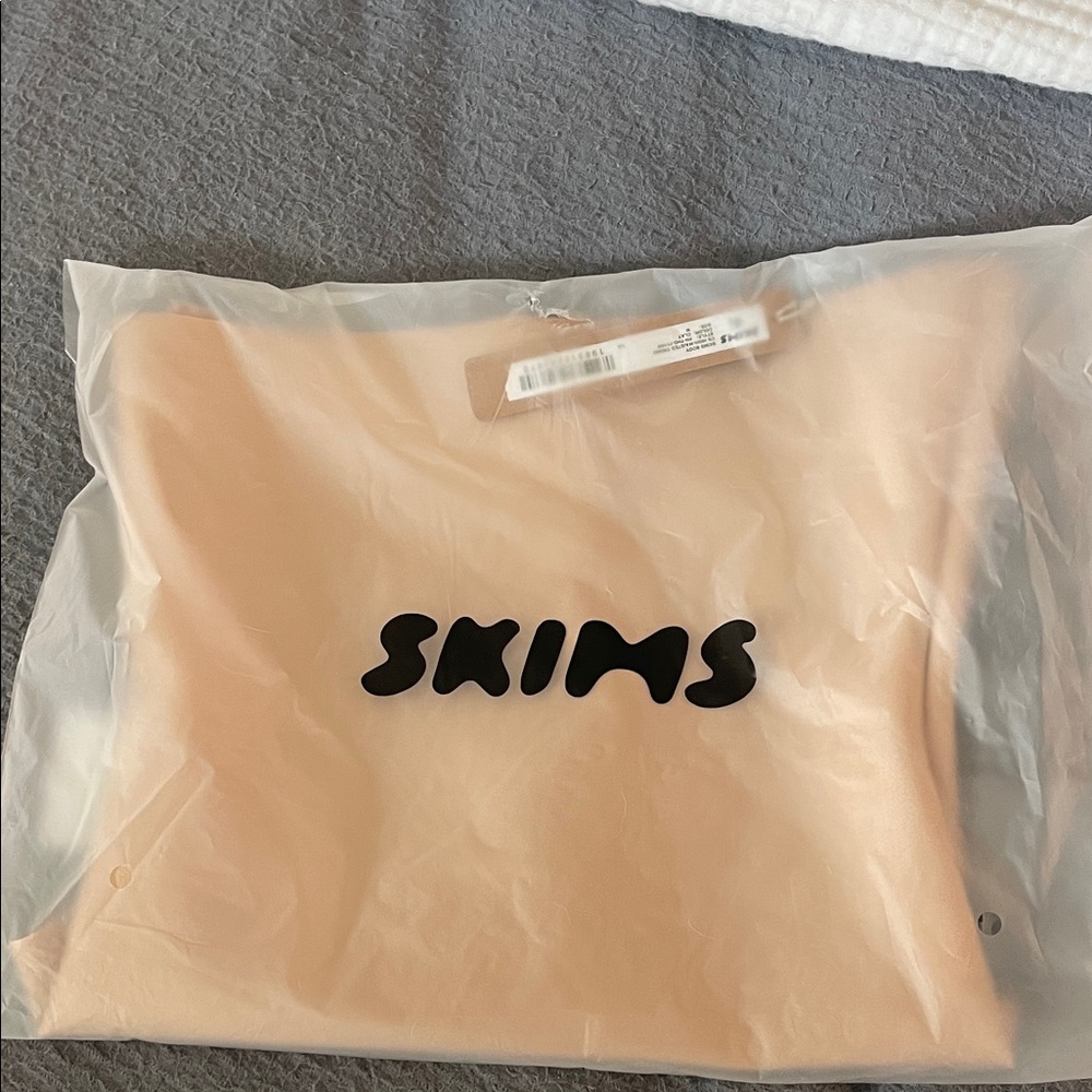 NEW WITH TAGS: SKIMS BODY CORE SCULPT HIGH-WAISTED THONG in CLAY
